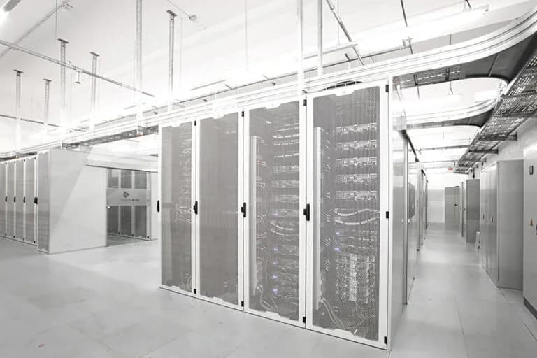Bright server room at maincubes FRA01 with enclosed rack rows